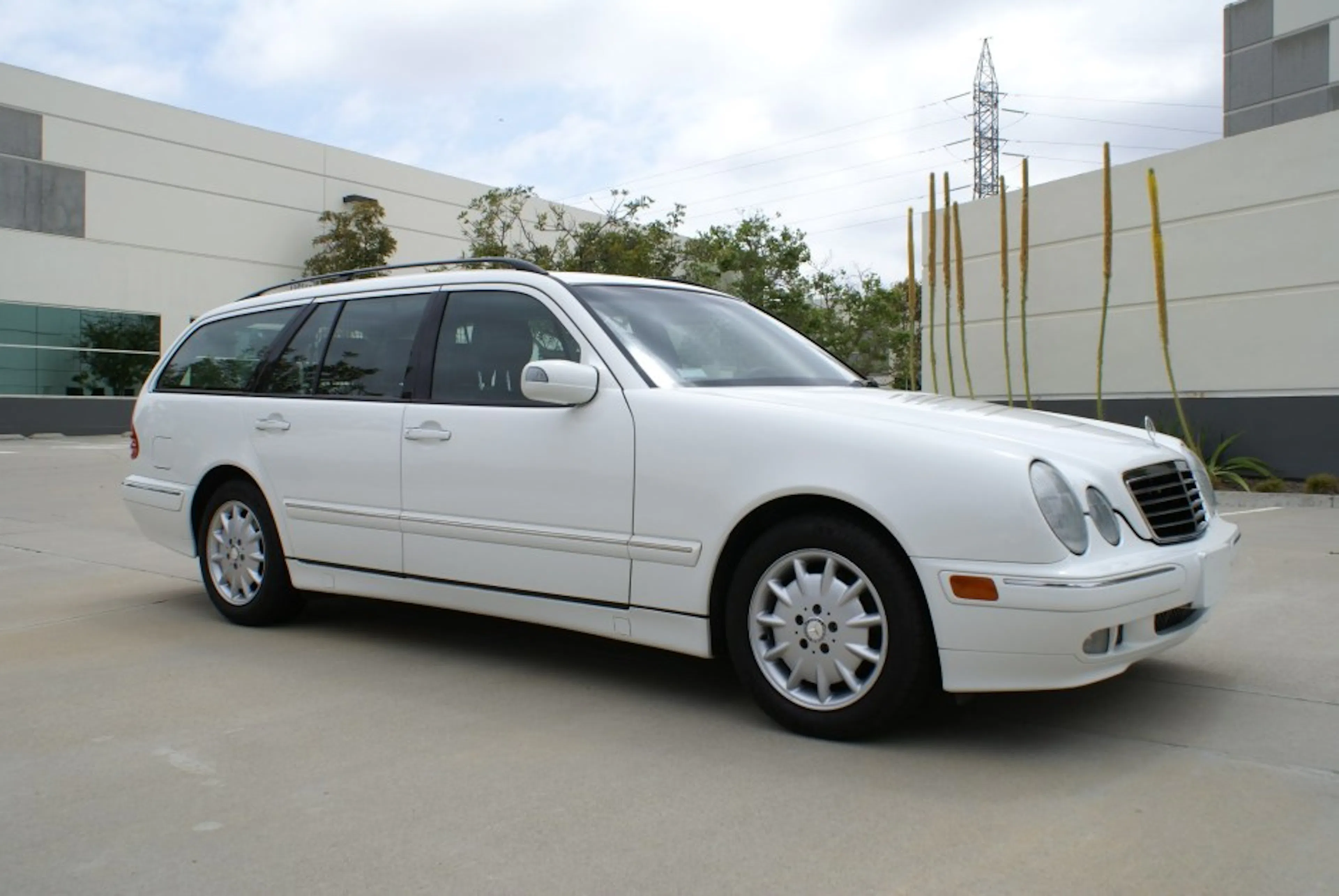 2001 Mercedes-Benz E320 VIN WDBJH65J21B226854 | Hagerty Valuation
